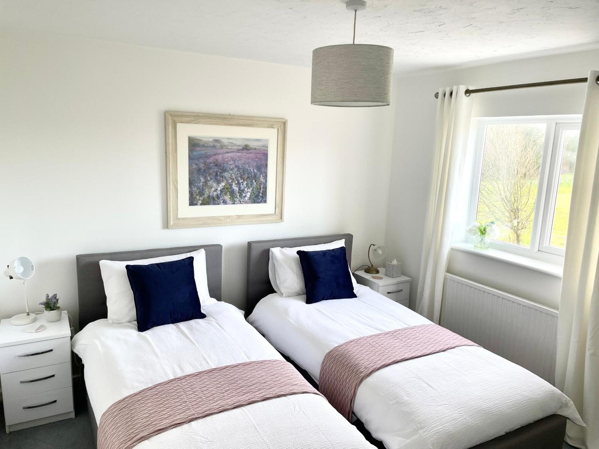 Comfortable And Spacious Superb Holiday Home In Llanelli, Dog Friendly Exterior photo